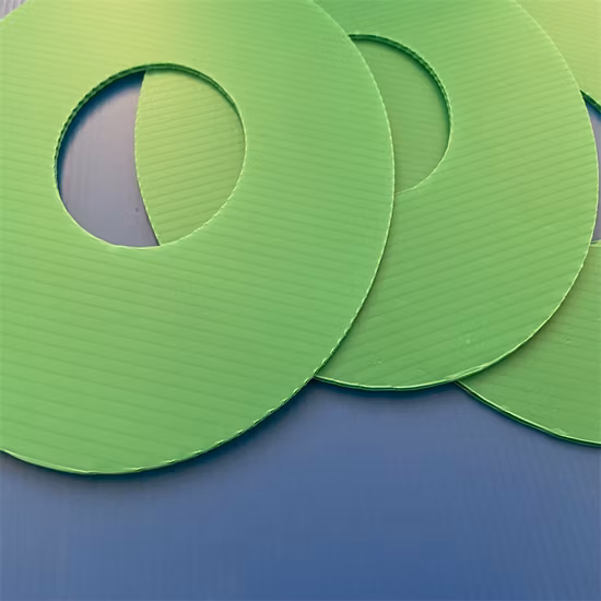 Fábrica de fabricação personalizada, reciclável, reutilizada, à prova d'água, impressão Corona, cor preta branca, polipropileno PP Coroplast, folha oca de plástico ondulado